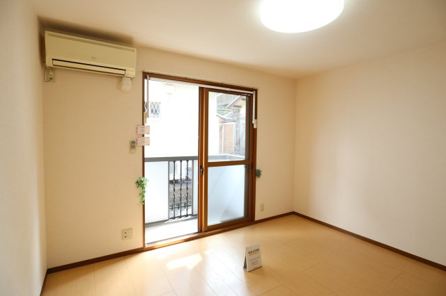 サンロイヤルＩの居間・リビング