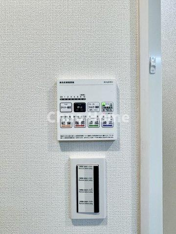 ヴェラハイツ葛西の内装|【浴室乾燥機】暖房・冷風・換気・乾燥が可能です。毎日を快適に過ごせるうれしい機能が揃っています。雨の日の洗濯物も安心です。