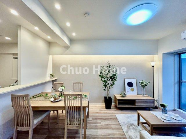 ヴェラハイツ葛西のキッチン|視界に広がりを生むオープンなキッチン。料理や片付けをしながら、家族との会話を楽しんだり、リビングで遊ぶ子どもを見守れます。ご見学時には家具の配置などもイメージしながらぜひご覧になって見て下さい。