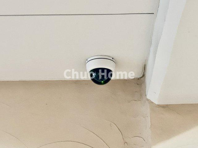 ヴェラハイツ葛西の防犯設備|【防犯カメラ】何かあった時の大事な証拠になることももちろんなりますが、防犯というくらいですので大事なのは防犯カメラがあることによって抑止力につながることですよね。