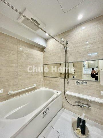 ヴェラハイツ葛西の浴室|【バスルーム】暖房換気乾燥機付きシステムバスルーム。暖房・冷風・換気・乾燥など、毎日を快適に過ごせるうれしい機能が揃っています。雨の日の洗濯物も安心です。