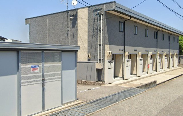 レオパレスジュネスの外観