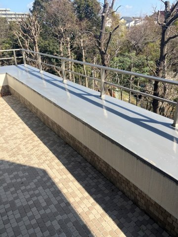 聖蹟桜ヶ丘ガーデンホームのバルコニー