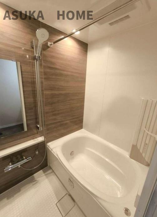 三ツ沢ハイタウン一号棟の浴室|浴室換気乾燥機があり、一日の疲れを癒すバスタイムは快適に過ごせそうですね。