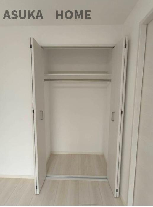 三ツ沢ハイタウン一号棟の収納|収納力が豊富なので洋服や荷物が多くあるご家族にもお勧めな物件です。