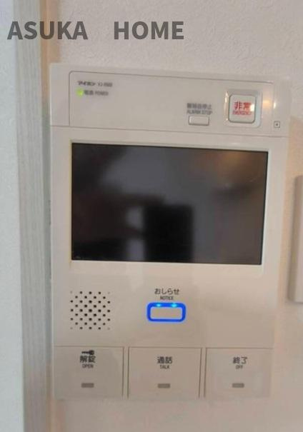 三ツ沢ハイタウン一号棟の防犯設備|モニター付インターホンはセキュリティ面でも活躍する設備ですね。