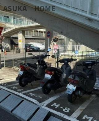 三ツ沢ハイタウン一号棟のその他|バイク置き場は屋根が付いていて雨の日も安心ですね。