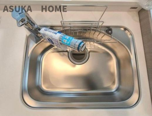 三ツ沢ハイタウン一号棟のキッチン|浄水器カートリッジ付の水栓です。水道塩素もなく野菜を洗えるので栄養素も損なう心配もありません。