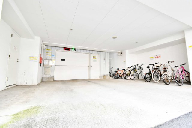 ゼウスアルファの駐車場