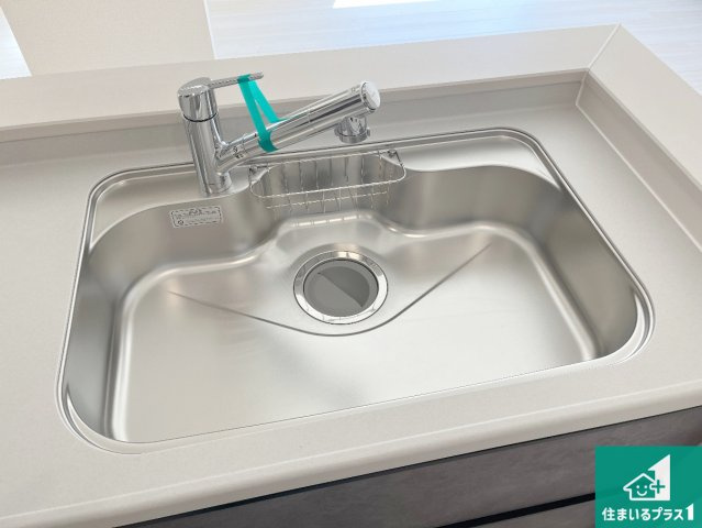 姫路市田寺　第4期　新築一戸建ての独立洗面台|清潔感のある洗面台です。フラットな鏡は掃除がしやすく毎日清潔！ホースは引き出して使えるので洗顔やお掃除の際に便利です！