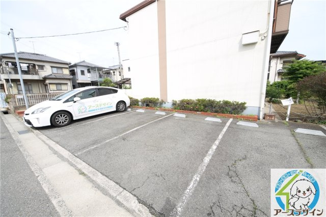 アーバン松陰の駐車場