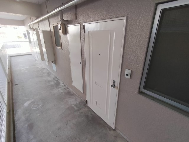 高橋コーポの玄関
