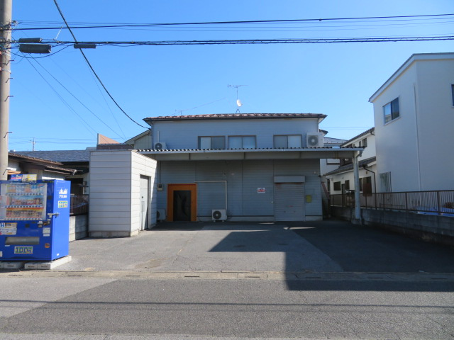 越谷市東大沢４丁目の倉庫