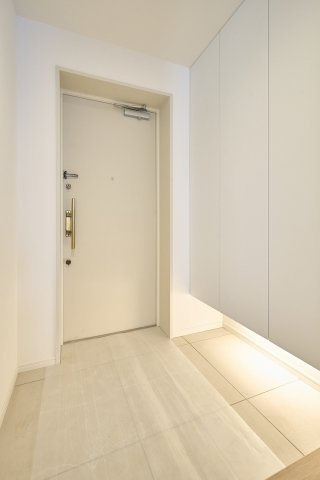 アデニウム大森山王の玄関|アデニウム大森山王：玄関にはシューズボックスがあり靴もスッキリ収納可能です！