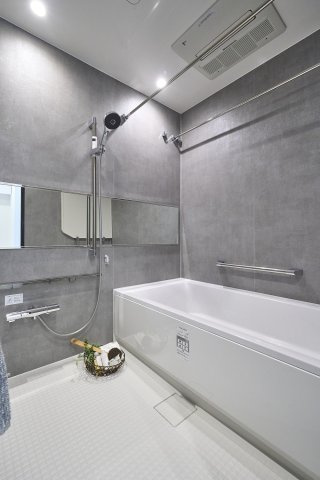アデニウム大森山王の浴室|アデニウム大森山王：雨の日のお洗濯ものを干すにも便利な浴室乾燥機・追い焚き機能付き浴室です！