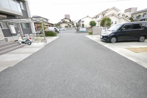 熊本市中央区出水６丁目のアパートの駐車場