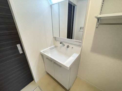 熊本市中央区出水６丁目のアパートの独立洗面台