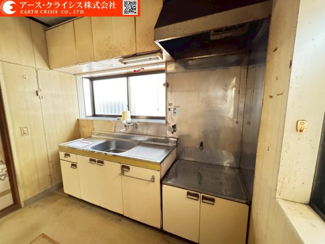 【キッチン】 | 流山市東深井 | 収納力を備えたキッチンは、調理器具や食材もすっきり整理可能。生活感を抑えた空間づくりが叶います。