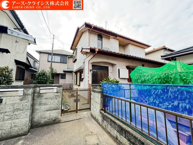 【外観】 | 流山市東深井 | 昭和60年築ながら、ハウスクリーニング済で気持ちよく新生活をスタート可能。駐車スペースをしっかり確保し、実用性にも優れた外観設計です。