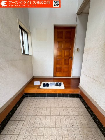 【玄関】 | 流山市東深井 | 住まいの第一印象を決める玄関は、すっきりとした空間設計。家族の出入りがしやすく、毎日の動線にも配慮されています。