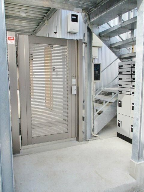 フジハイツのエントランス