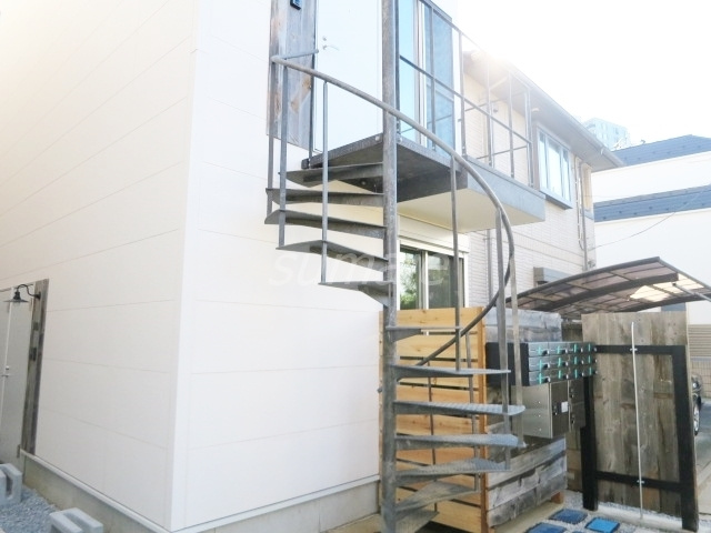 ＡＩＡのその他共用部分|２階へは、素敵ならせん階段で上がります♪