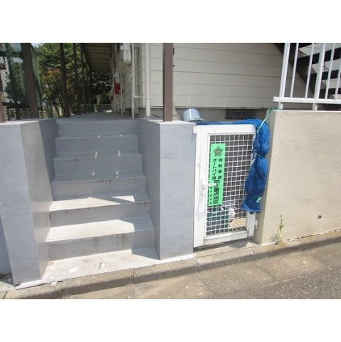 ファミールつつじヶ丘のエントランス|ゆとりのあるエントランスです