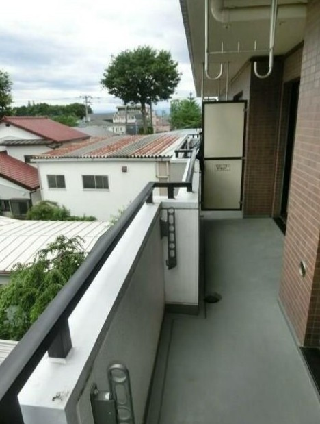 ヴァンヴェールのバルコニー|暖かな日差しのふりそそぐバルコニー