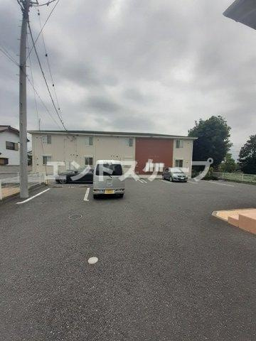 ベルソレイユⅡの駐車場|高崎、前橋のお部屋探しはエンドスケープまで！お客様の理想お聞かせ下さい♪