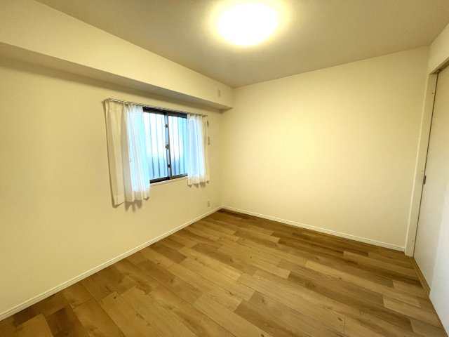 アルファライフ博多の洋室|南東向きなので陽当たりよく居心地の良いお部屋になりそうです♪