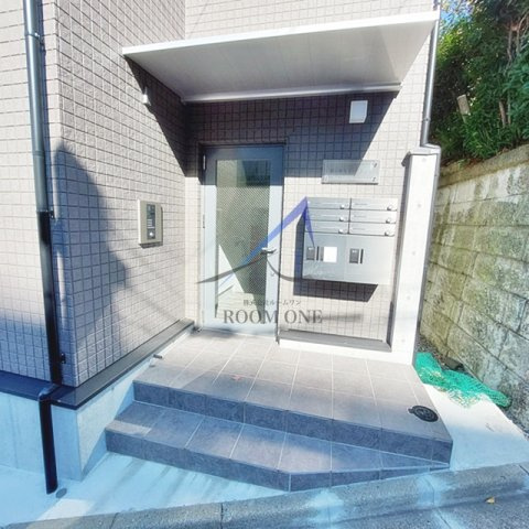 グリセリン・クイーンのエントランス|エントランスです。