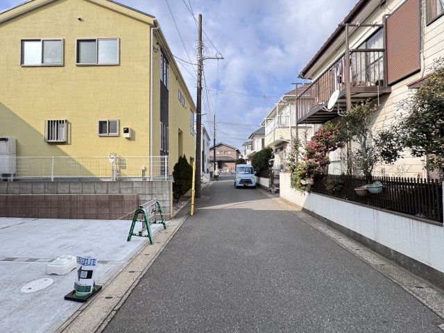 松戸市六実１丁目新築戸建の前面道路含む現地写真|北側前面道路