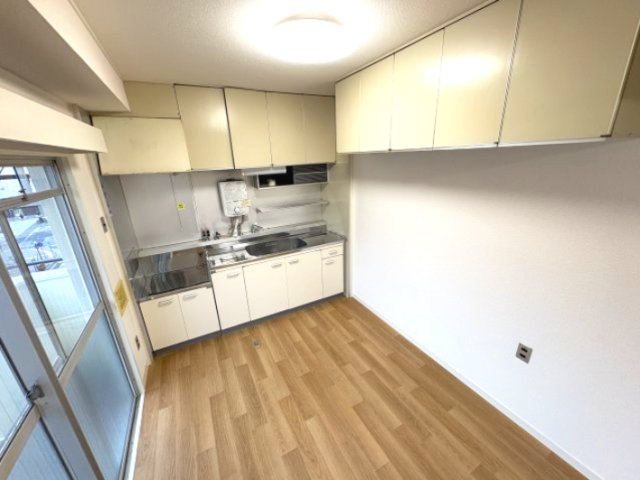 エイコー山手プラザの居間・リビング