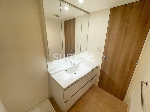 グランガーデンⅠの洗面所|独立洗面台です。