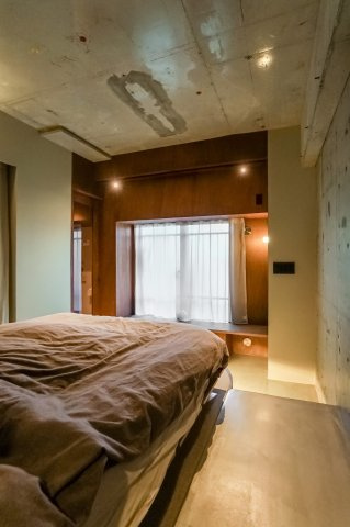 【洋室】 | エグザガーデンブリーズ館 | 洋室のメリットは重い家具が置きやすく、身の回りが整理しやすいことです。 床がフローリングのため畳とは異なり凹みにくいです。 クローゼットなど収納が豊富で、普段使わない旅行カバンや服の整頓も簡単にです。
