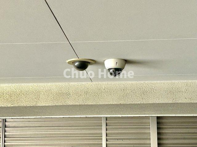 クレストフォルム亀戸ビュータワーの防犯設備|【防犯カメラ】何かあった時の大事な証拠になることももちろんなりますが、防犯というくらいですので大事なのは防犯カメラがあることによって抑止力につながることですよね。