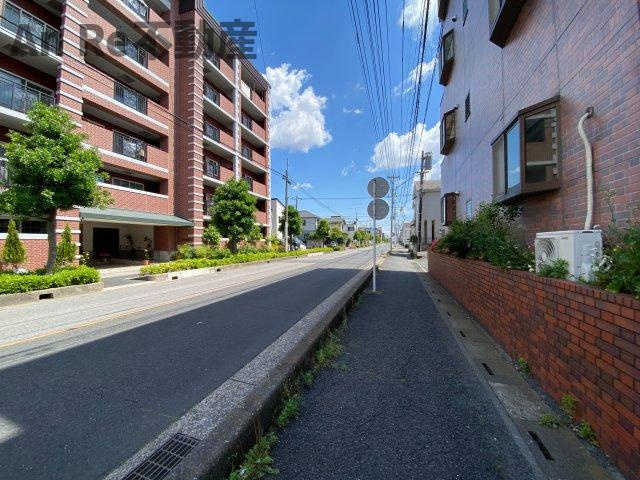 イーストハウスの周辺