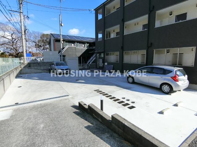 神戸市須磨区一ノ谷町２丁目のアパートの駐車場