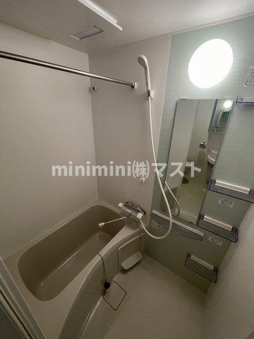 セレニテ本町refletの浴室