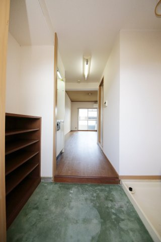 アオヤマハウスの玄関