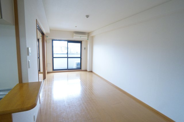 アヴェニュー東松ヶ丘の居間・リビング