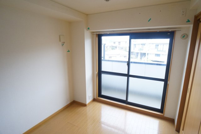 アヴェニュー東松ヶ丘の洋室