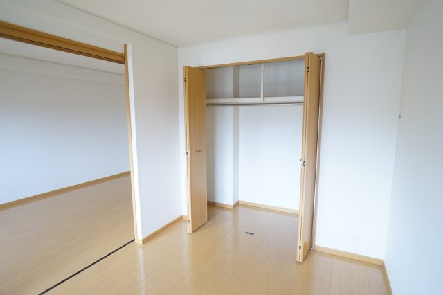 アヴェニュー東松ヶ丘の洋室