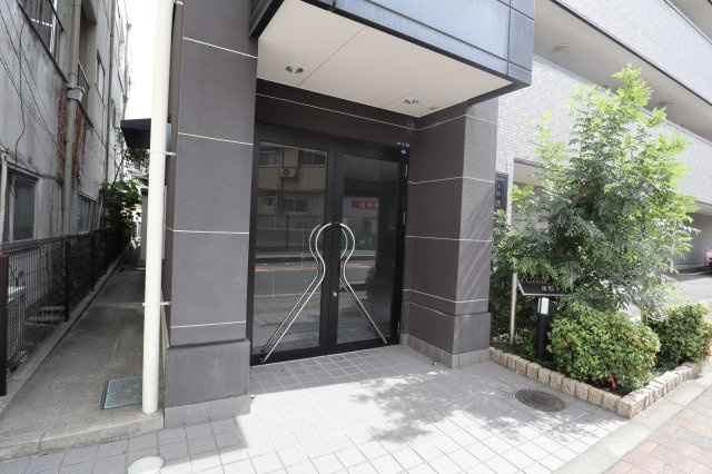 アヴェニュー東松ヶ丘のエントランス