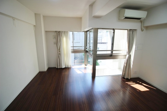 オープンレジデンス赤坂テラスの居間・リビング