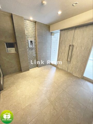 QUALITAS江東佐賀　（旧トラディス佐賀）のエントランス