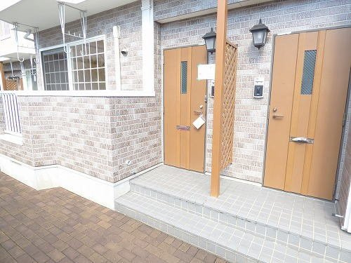 ハイツラフレシールのエントランス