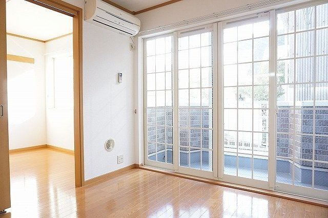 ハイツラフレシールの居間・リビング