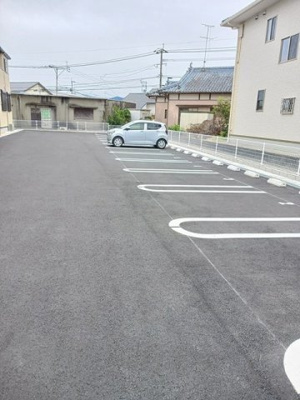 【駐車場】 | アバンツァート | 駐車場に車を止められます