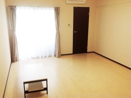 加古郡播磨町南大中３丁目のアパートの居間・リビング|一人暮らしをするには十分な広さです！